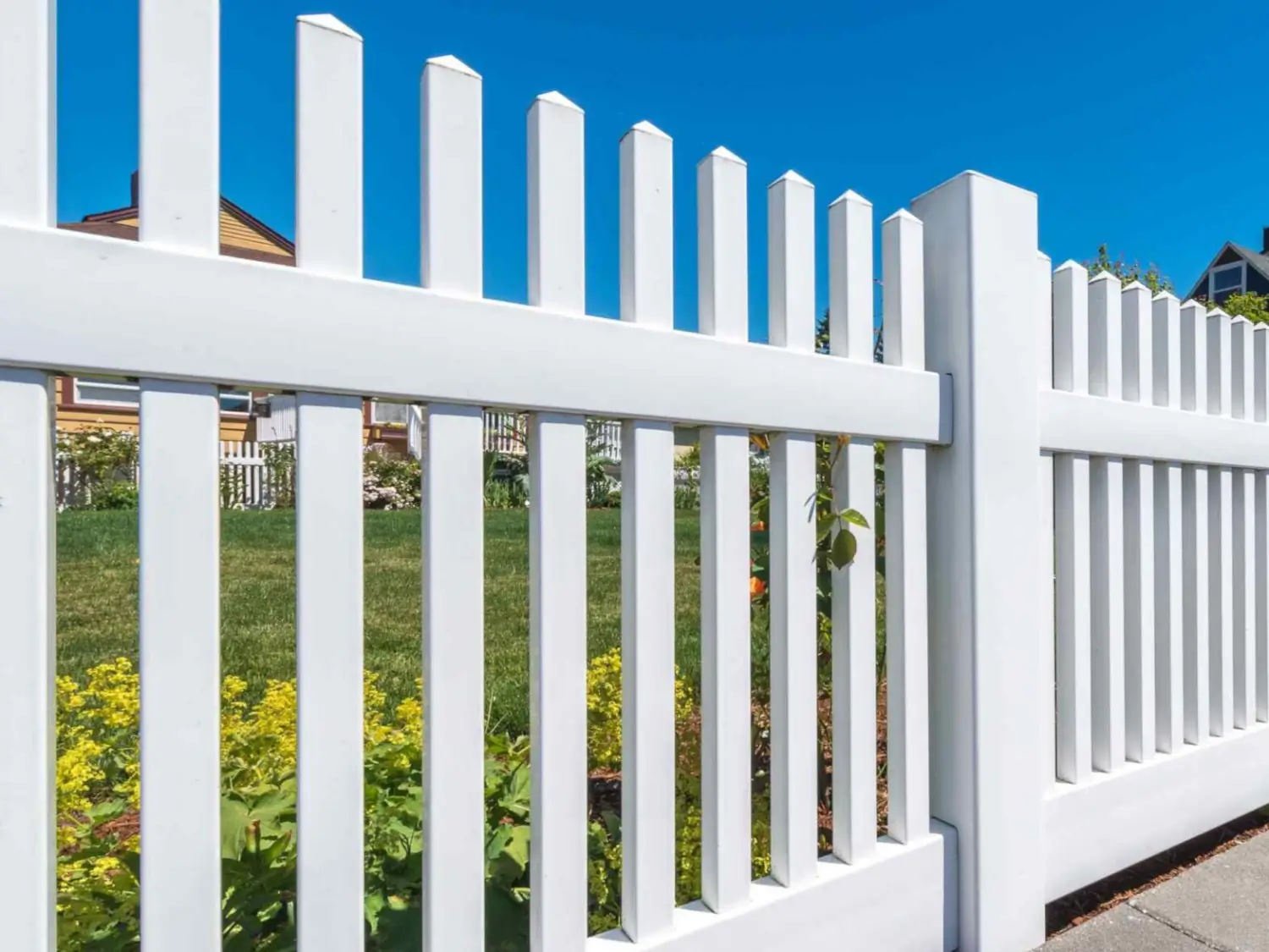 Vinyl fence Southwest Pennsylvania fence company 06 1568x1176